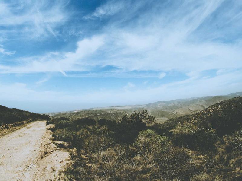 锈蚀的王座<br>qyi4ujty.cn 旧时代文明碑